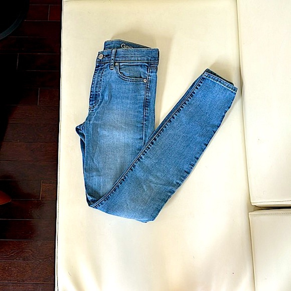 Gap Lightweight True Skinny Jeans! - Picture 6 of 6